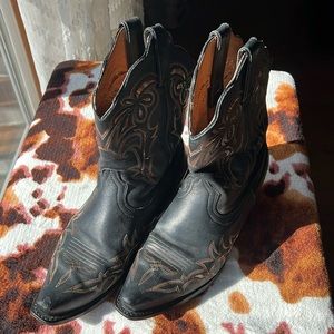 Ladies cowgirl boots size 9